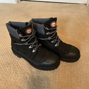 Timberland Women’s Black and Gray Boots